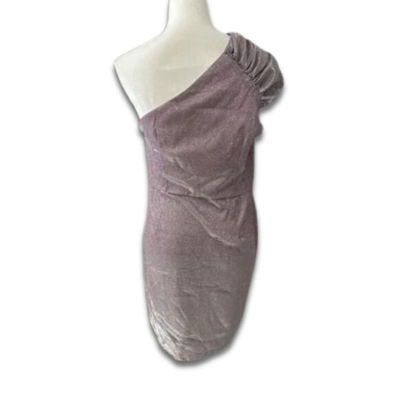 Area Sheath Dress One Shoulder Ruched Detail Lightweight Metallic W Large NWOT - Picture 4 of 8